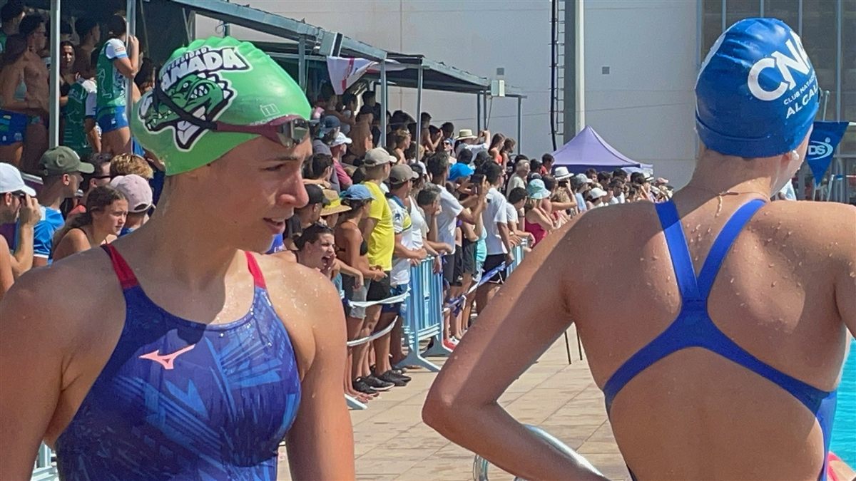 Zoë in her club cap before an outdoor race