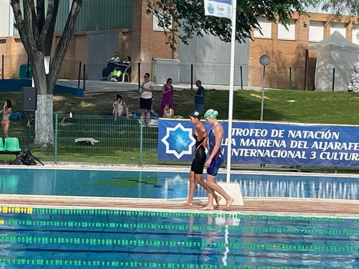 Outdoor pool at the international meet in Mairena del Aljarafe
