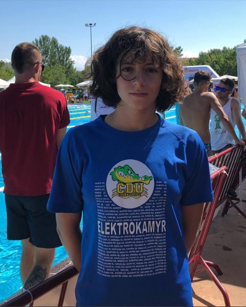 Zoë in a club T-shirt at an outdoor pool