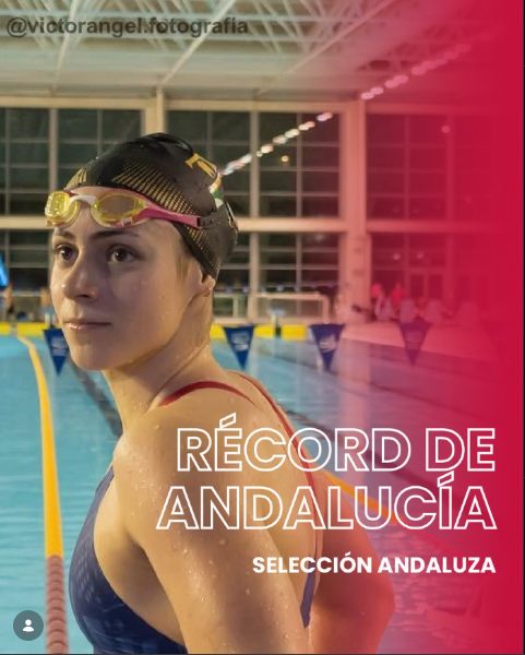 Zoë with cap and goggles beside the pool, on a poster reading Andalusian record, Andalusian team